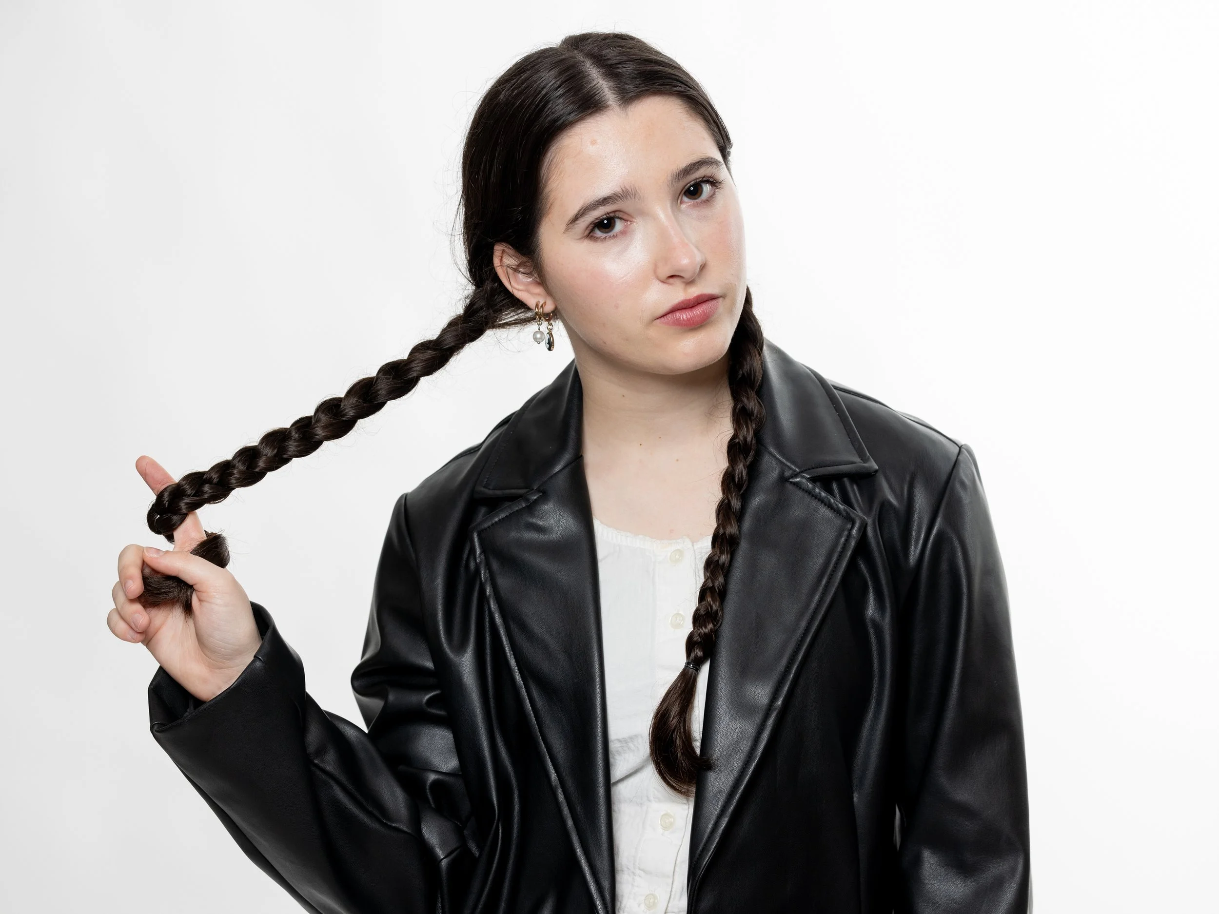 Tessa is a singer/songwriter from Los Angeles. Her debut single